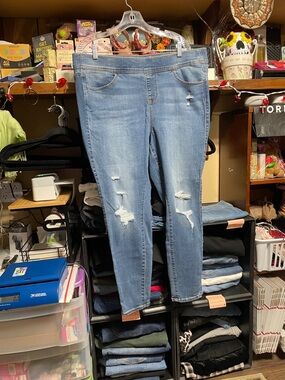 #237 size 2 torrid NWTvLight Blue Distressed pull on lean Jeans